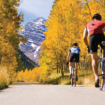 Couple cycling, rear view, autumn (blurred motion)Couple cycling, rear view, autumn (blurred motion) - brakes over breaks