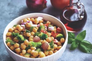 Tasty Wintertime Eats (and Treats) curried chickpea salad